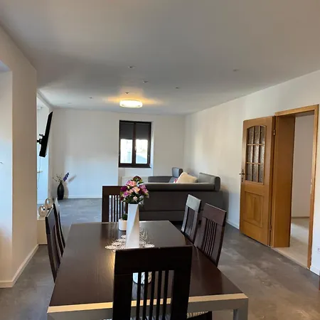 Apartment Adiferienwohnung1 *